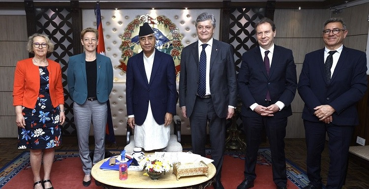 प्रधानमन्त्री शेरबहादुर देउवासँग फ्रान्सेली प्रतिनिधिमण्डलको शिष्टाचार भेट