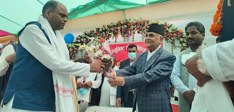 वीरगञ्ज महानगरपालिकाका नगरप्रमुख विजयकुमार सरावगी नेकपा एमालेमा प्रवेश