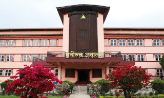निर्वाचनमा भाग लिन राजीनामा दिनुपर्ने प्रावधान कार्यान्वयन नगर्न अल्पकालीन अन्तरिम आदेश