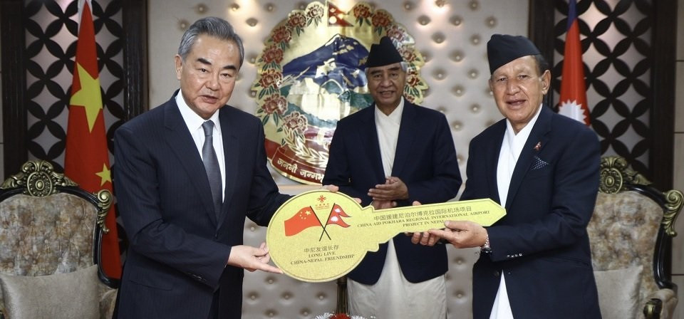 चीन सरकारद्वारा निर्मित पोखरा अन्तर्राष्ट्रिय विमानस्थलको चाबी हस्तान्तरण