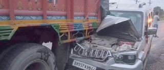 चितवनको रत्ननगरमा भारतीय नम्वरको स्कार्पियो जीप दुर्घटना 