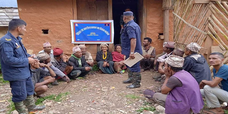 पिडितहरुको गुनासो सुन्न :  जाजरकोट प्रहरीद्वारा चियापान कार्यक्रम