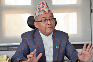 आयुक्त थपलिया भन्छन्-'स्थानीय तह दलीय कब्जाबाट माथि उठाए केही हदसम्म सुधार हुन्छ' 