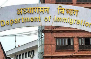 ठमेलमा अनैतिक क्रियाकलापमा संलग्न क्यानेडियन नागरिकलाई अध्यागमनमा बुझाइयो