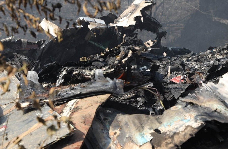 विमान दुर्घटना :  विमानस्थलकी टावर कन्ट्रोलर अफिसर जसले आफैँ टिकट काटेर पठाएकी थिइन् श्रीमान्, छोराछोरी र सासुलाइ