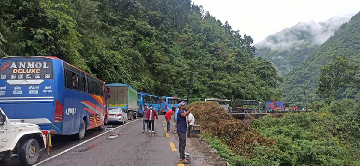 मुग्लिन-नारायणगढ सडक : अब दिउँसो १२ देखि ४ बजेसम्म बन्द हुने