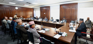 सिंहदरबारस्थित प्रधानमन्त्रीको कार्यालयमा मन्त्रिपरिषद् बैठक सुरु 