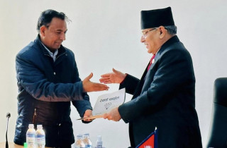 'कम्युनिष्टहरूको एउटै केन्द्र आवश्यक छ' :   प्रधानमन्त्री दाहाल