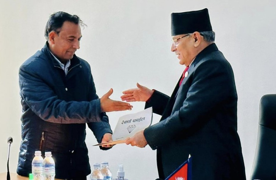 'कम्युनिष्टहरूको एउटै केन्द्र आवश्यक छ' :   प्रधानमन्त्री दाहाल