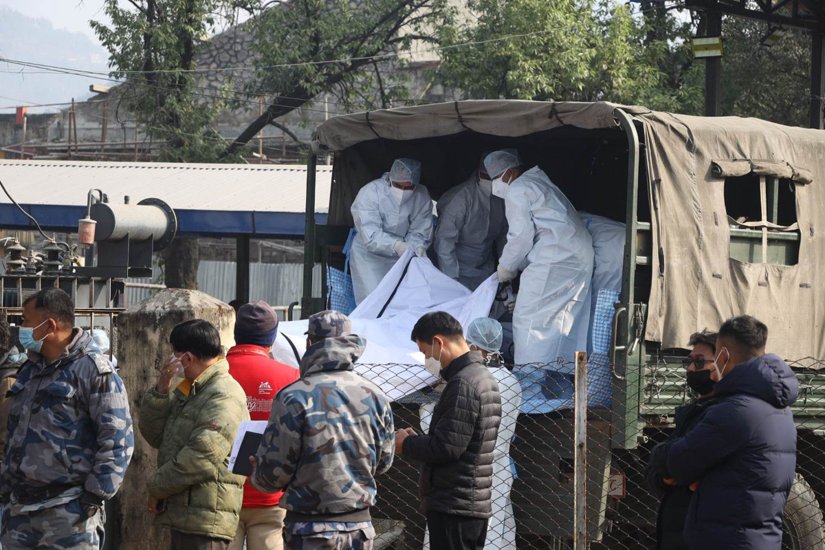  विमान दुर्घटनाका मृतकमध्ये काठमाडौँ ल्याइएका ४९ वटै शवको पोस्टमार्टम सकियो, पहिचान बाँकी !