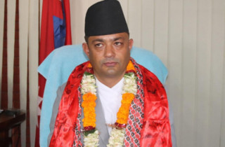 'नर्सलाई कम पारिश्रमिक दिने संस्थाको नवीकरण हुँदैन' : मन्त्री गिरी