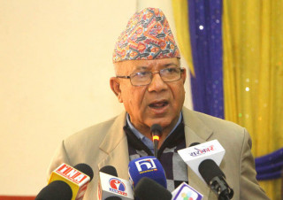 'एमालेको राष्ट्रपति भए बर्बाद हुन्छ' : माधव नेपाल