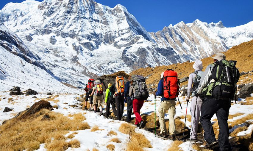 सात महिनामा साढे चार लाख विदेशिए