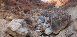 मुहानमा पानी सुकेपछि खानेपानीमा  हाहाकार मच्चियो।