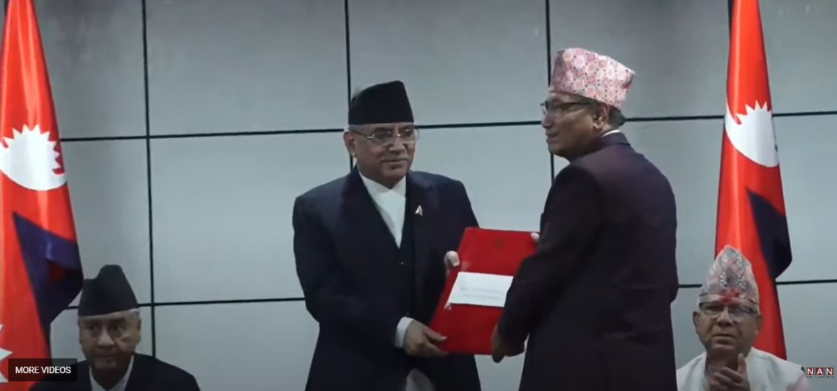 न्यूनतम साझा कार्यक्रम प्रधानमन्त्रीसमक्ष हस्तान्तरण