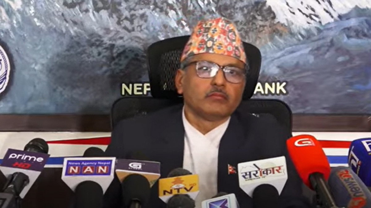 आर्थिक संकट बढदै गएपछि गर्भनर अधिकारीले दिउँसो १ बजे पत्रकार सम्मेलन गर्दै 