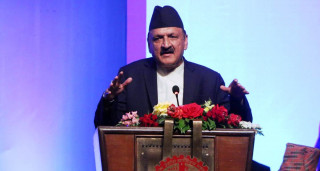 'निजी क्षेत्रले व्यापारमा भन्दा उत्पादन क्षेत्रमा लगानी केन्द्रित गर्न जरुरी छ' : अर्थमन्त्री महत