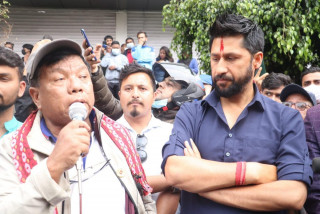 महावीर पुनको आन्दोलनमा रवि लामिछानेको समर्थन 