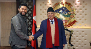 प्रधानमन्त्री प्रचण्ड र रास्वपा सभापति रवि लामिछानेबीच भेटवार्ता