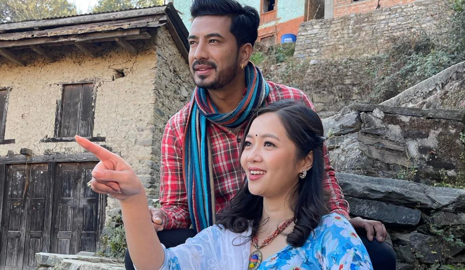 ‘घुम्तीमा जुधेको आँखा’ मा नायिका मिरुना र रोशनको अभिनय (भिडिओ)