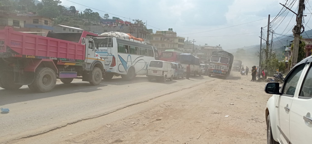 पृथ्वी राजमार्गका पुल जोखिममा
