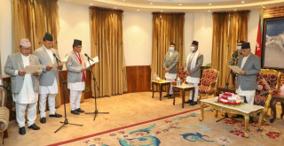 कांग्रेसका नवनियुक्त तीन मन्त्रीले गरे शपथ ग्रहण