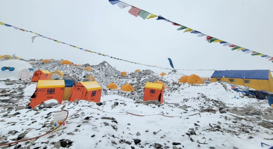 ६ सय चढे सगरमाथाको चुचुरोमा, उठ्यो ६६ करोड रोयल्टी