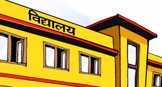 गर्मीले कतै स्कुल बन्द, कतै प्रार्थना स्थगित