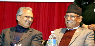 प्रधानमन्त्री प्रचण्ड र पूर्वप्रधानमन्त्री बाबुरामविरुद्ध रिट दर्ता गर्न सर्वोच्चको आदेश 