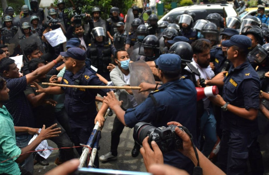 नागरिकता विहिनको अन्दोलनमा झडप, १५ जना भन्दा बढी पक्राउ