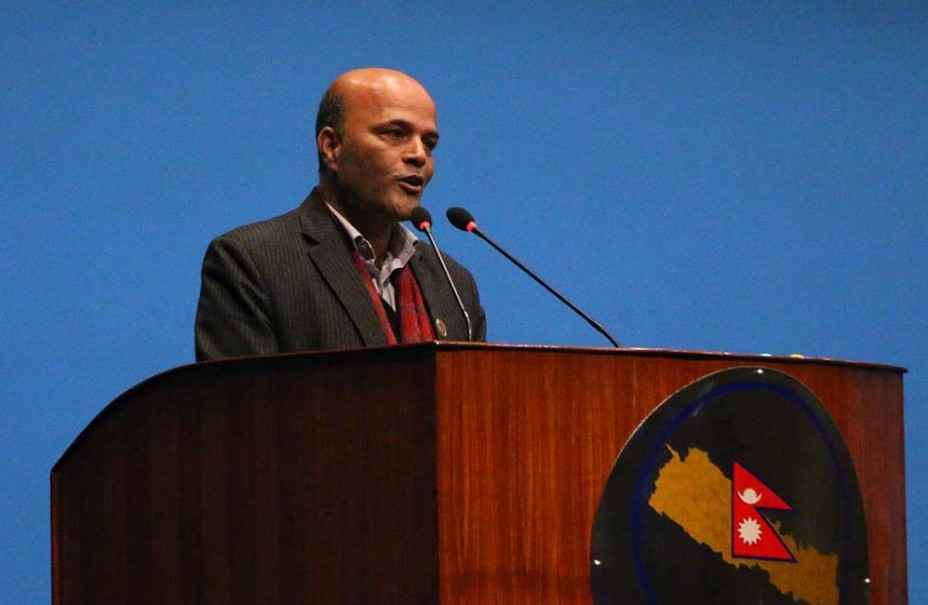 धर्नामा बसेका नागरिकमाथि प्रहरीले दमन गरेको सांसद सिंहको आरोप