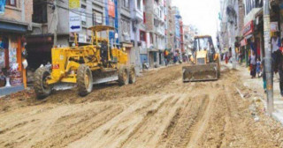 जब लाग्छ बर्खा तब तात्छन् ठेकेदार