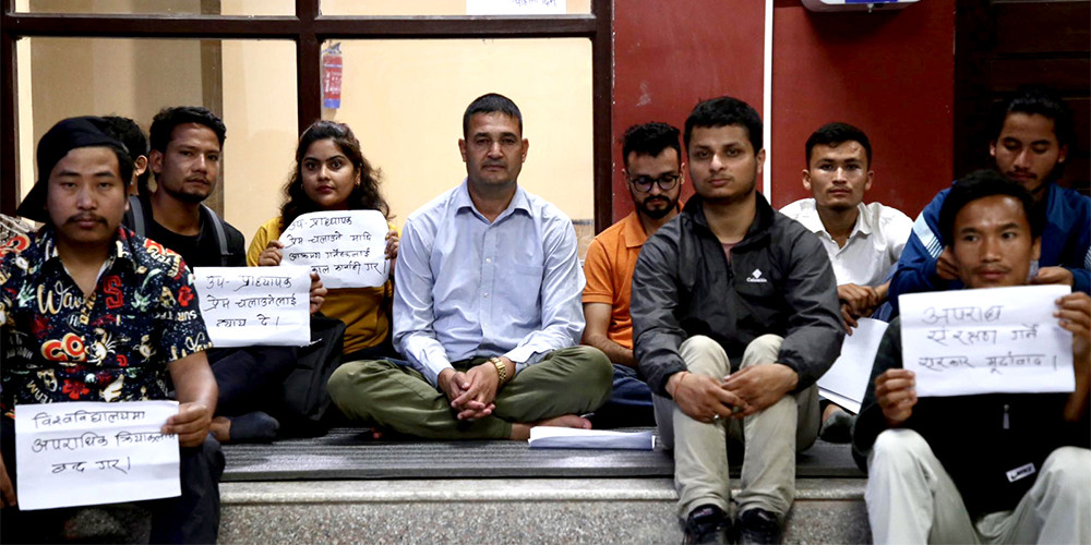 उपप्राध्यापक प्रेमबहादुर चलाउनेको अनशन स्थगित 