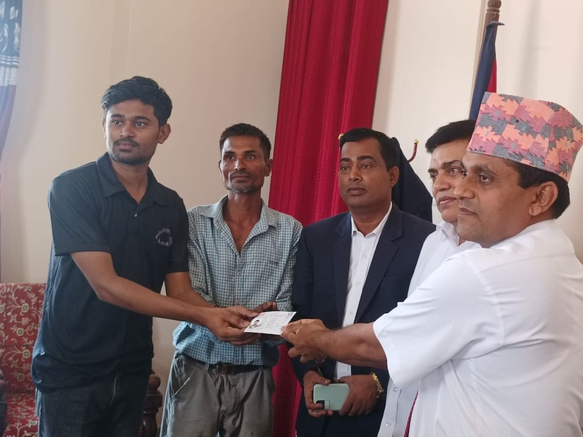 माइतीघरमा आत्मदाहको प्रयास गरेका नीरजकुमारले पाए नागरिकता