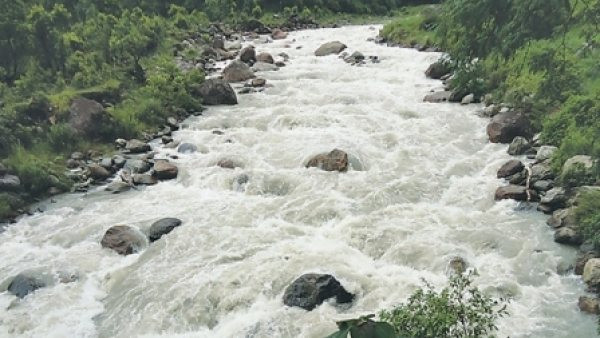 गुल्मीमा खहरे खोलाले बगाउँदा बाबुछोरीको मृत्यु