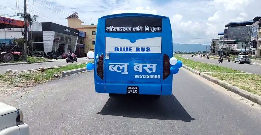 चितवन-२ मा रविले सुरू गरेको ‘ब्लू बस’? को कसको लागि निशुल्क