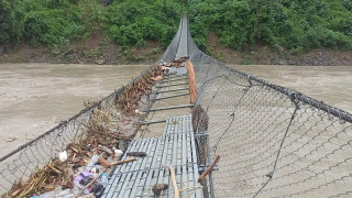 झोलुङ्गे पुलमा बाढीले  क्षति पुर्‍याउँदा किसान परे मारमा