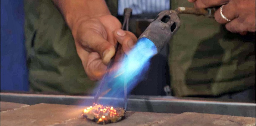 टक्सार महाशाखामा विमानस्थलबाट बरामद सुन गालियो