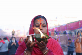 उदाउँदो सूर्यलाई पूजा गरी छठ पर्वको समापन