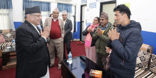 प्रधानमन्त्रीले भेटे  विपिन जोशीका अभिभावक