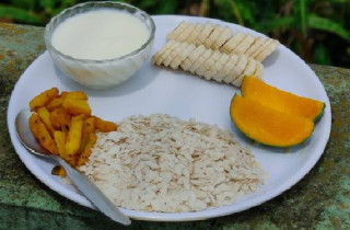 असारमा कामको चाप हुने भएकाले छिटो र मिठो खाजाका रुपमा दही–चिउरा खाने चलन