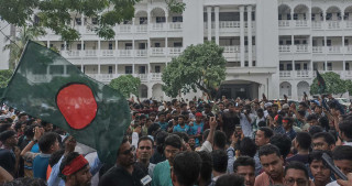 आन्दोलनकारीले सर्वोच्च अदालत घेरेपछि बंगलादेशका प्रधानन्यायाधीशले पनि दिए राजीनामा