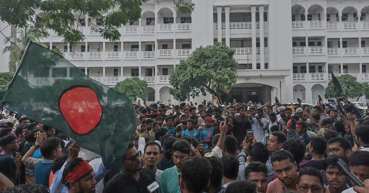 आन्दोलनकारीले सर्वोच्च अदालत घेरेपछि बंगलादेशका प्रधानन्यायाधीशले पनि दिए राजीनामा
