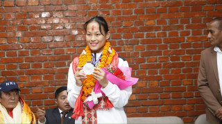 पदक विजेता खेलाडी स्वदेश फिर्ता