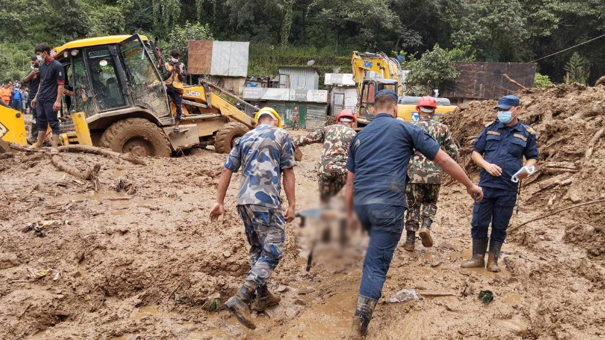 झ्याप्ले खोलामा पुरिएको अर्को माइक्रो पनि फेला, १० जनाको शव निकालियो