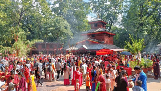 कालिका मन्दिरको दर्शन चार लाखले गरे