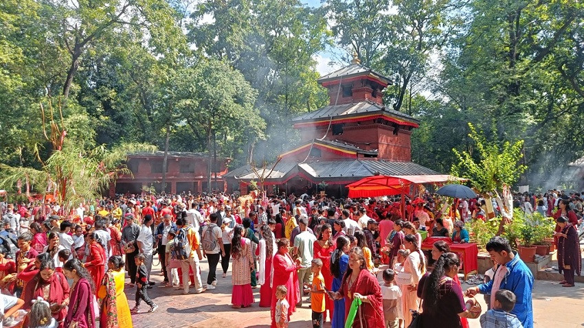 कालिका मन्दिरको दर्शन चार लाखले गरे