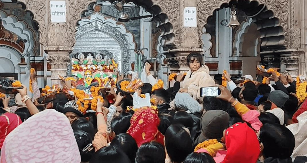 अंग्रेजी  नयाँ वर्षमा जानकी मन्दिरमा भक्तजनको भिड
