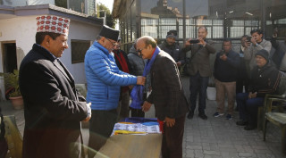 अध्यक्ष प्रचण्डद्वारा पार्टी प्रवेश गर्नेहरुलाई स्वागत