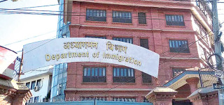 नेपालले पनि निकाल्दियो ५४ अमेरिकी नागरिकलाई